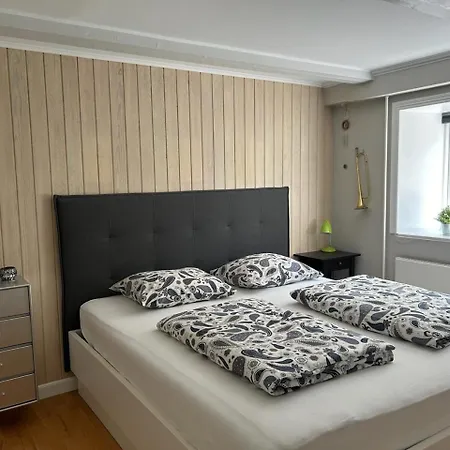 300m2 Entire House With 3 Bedrooms *